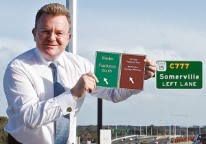 pen link signs billson 01