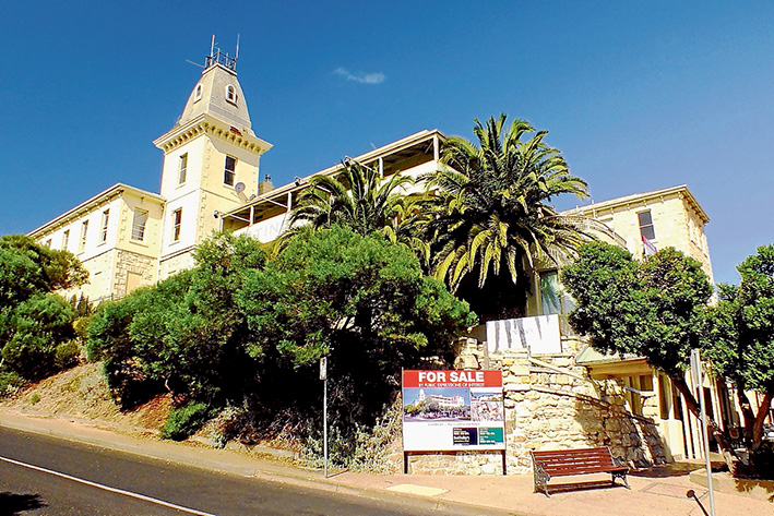 Icon for sale: The Continental Hotel in Sorrento, which was built by the “Father of Sorrento” George Coppin in 1875, is on the market. Picture: Andrew Mackinnon