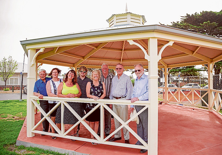 Rotunda open: Councillors, sponsors and RSL members are Alan McDonald, Marie Crossland, Anne Shaw, Andrew Dixon, Bev Colomb, Bill Julian, Victor Sullivan and Colin Fisher.