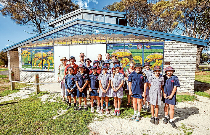Artist and his helpers: Simon Normand had help from Ocearna Barker, Caitlyn Humphrey, Will Cannan, Kaley Cridland, Billie Diamond, Taylor Jordan, Jesse Davidson Lopo, Ashley MacDonald, Imogen Scott, Andrew Stout, Keely Swayn, Faizah Twil, Bailey Dowling, Jemma Fanshaw, Toby Fuggle and Riley Gill. He will be exhibiting his work at Antipodes Gallery over Easter. Picture: Yanni