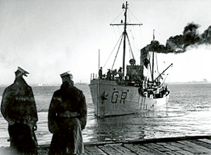 Above: HMAS Goorangai.